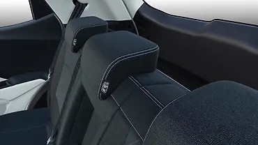 महिंद्रा XUV 3XO पीछे की सीटें महिंद्रा XUV 3XO पीछे की सीटें