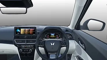 महिंद्रा XUV 3XO स्टीयरिंग व्हील महिंद्रा XUV 3XO स्टीयरिंग व्हील