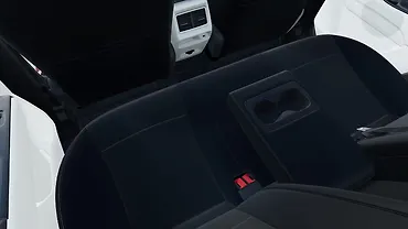 महिंद्रा XUV 3XO पीछे की रो में आइसोफ़िक्स चाइल्ड सीट माउंटिंग पॉइंट महिंद्रा XUV 3XO पीछे की रो में आइसोफ़िक्स चाइल्ड सीट माउंटिंग पॉइंट