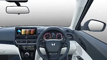 महिंद्रा XUV 3XO स्टीयरिंग व्हील महिंद्रा XUV 3XO स्टीयरिंग व्हील