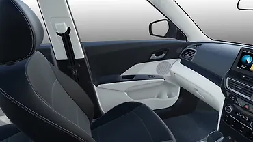 महिंद्रा XUV 3XO फ्रंट रौ सीट्स महिंद्रा XUV 3XO फ्रंट रौ सीट्स