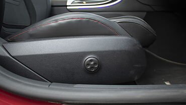 Mercedes-Benz AMG C 43 Driver's Seat Lumbar Adjust Knob