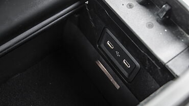 Mercedes-Benz AMG C 43 USB Port/AUX/Power Socket/Wireless Charging