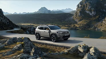 Renault New Duster Right Front Three Quarter