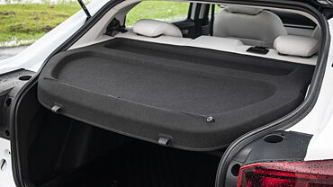 Citroen Basalt Bootspace with Parcel Tray/Retractable