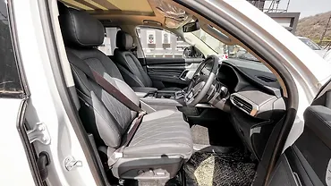 MG Majestor Front Row Seats