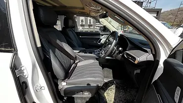 MG Majestor Front Row Seats