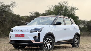 XUV400 ప్రో లాంచ్: 456 కి.మీ. డ్రైవింగ్ రేంజ్‌ను అందించే మోడల్‍ని లాంచ్ చేసిన మహీంద్రా