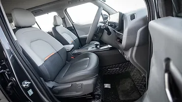 Kia Syros Front Row Seats