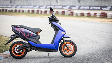 Aprilia SXR 50 - 50cc scooter unveiled internationally - autoX