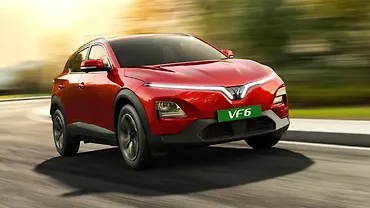 विनफ़ास्ट VF 6 ठीक सामने तीन चौथाई