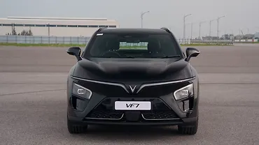 विनफ़ास्ट VF 7 सामने का दृश्य