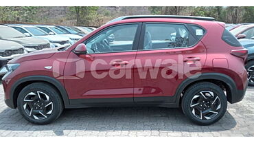 Kia Sonet HTK (O) variant arrives at dealership