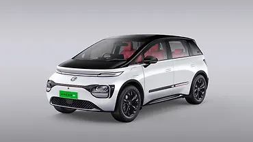 MG Windsor EV Left Front Three Quarter