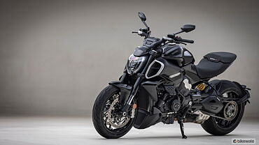 Ducati Diavel V4 Review – Image Gallery