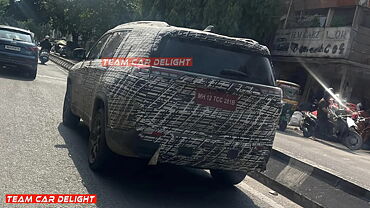Jeep Meridian facelift spied testing again
