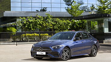 Mercedes-Benz C-Class Left Front Three Quarter