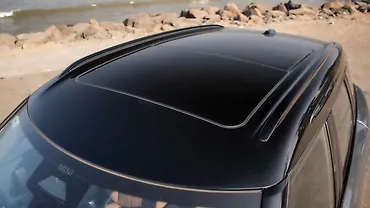 मिनी कंट्रीमैन इलेक्ट्रिक कार की छत