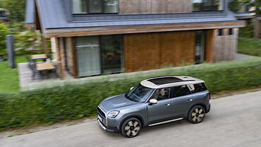 MINI Countryman Electric Left Front Three Quarter