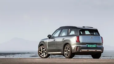 मिनी कंट्रीमैन इलेक्ट्रिक लेफ्ट रियर थ्री क्वार्टर