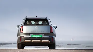 मिनी कंट्रीमैन इलेक्ट्रिक पीछे का व्यू
