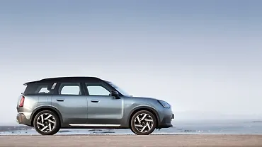 मिनी कंट्रीमैन इलेक्ट्रिक राइट साइड का दृश्य