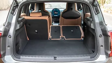 मिनी कंट्रीमैन इलेक्ट्रिक बूटस्पेस पीछे की स्प्लिट सीट मुड़ी हुई