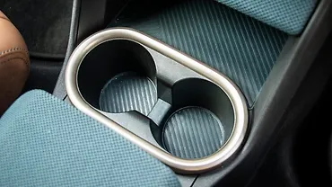 मिनी कंट्रीमैन इलेक्ट्रिक कप होल्डर्स