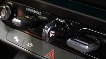 मिनी कंट्रीमैन इलेक्ट्रिक इंजन स्टार्ट बटन