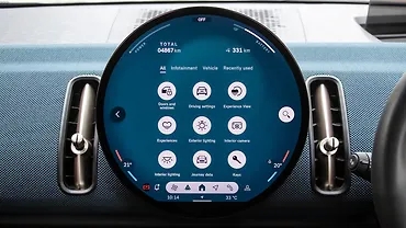 मिनी कंट्रीमैन इलेक्ट्रिक इंफोटेनमेंट सिस्टम