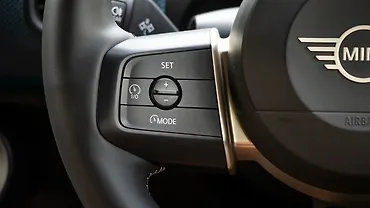 मिनी कंट्रीमैन इलेक्ट्रिक बाईं स्टीयरिंग पर माउंटेड कंट्रोल्स