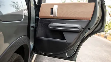 मिनी कंट्रीमैन इलेक्ट्रिक रियर डोर पैड