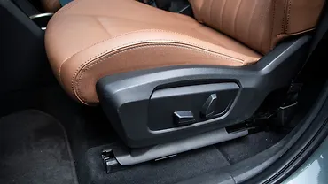 मिनी कंट्रीमैन इलेक्ट्रिक फ्रंट पैसेंजर के लिए इलेक्ट्रिक सीट एड्जस्टमेंट