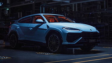 Lamborghini Urus SE Right Front Three Quarter