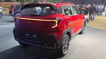 Mahindra XUV 3XO EV Blinker