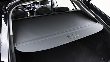 Audi Q8 Bootspace with Parcel Tray/Retractable