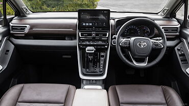 Toyota Innova Hycross Dashboard