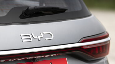 BYD eMax 7 Rear Logo