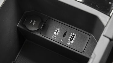 BYD eMax 7 USB Port/AUX/Power Socket/Wireless Charging