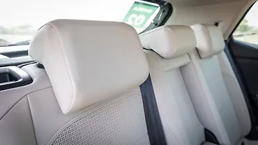 स्कोडा कुशाक Rear seat head rest