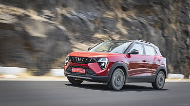 மஹிந்திரா  XUV 3XO இடது முன் மூன்று முக்கால்