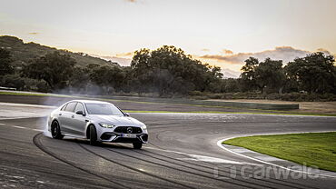 மெர்சிடிஸ்-பென்ஸ் AMG C 63 S E-Performance வலது முன் மூன்று முக்கால்