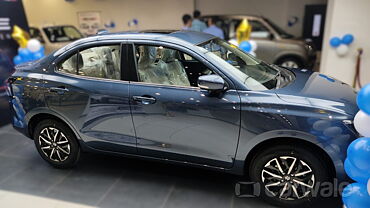 Maruti Suzuki Dzire Right Side View