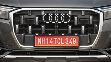 Audi Q7 Grille