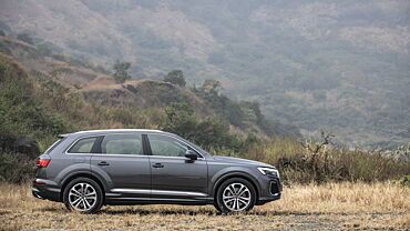 Audi Q7 Right Side View