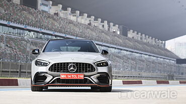 मर्सिडीज़ बेंज़ AMG C 63 S E परफ़ॉर्मेंस सामने का दृश्य