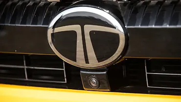 टाटा सिएरा सामने का लोगो