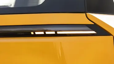 टाटा सिएरा रियर सिग्नल / ब्लिंकर लाइट