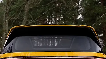 टाटा सिएरा रियर विंडशील्ड/विंडस्क्रीन