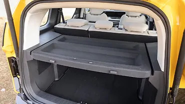 टाटा सिएरा  पार्सल ट्रे के साथ बूटस्पेस / मुड़ने वाला